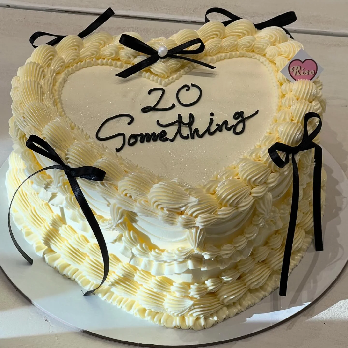 Champagne Love Vintage Cake (Round/Heart) - Image 2