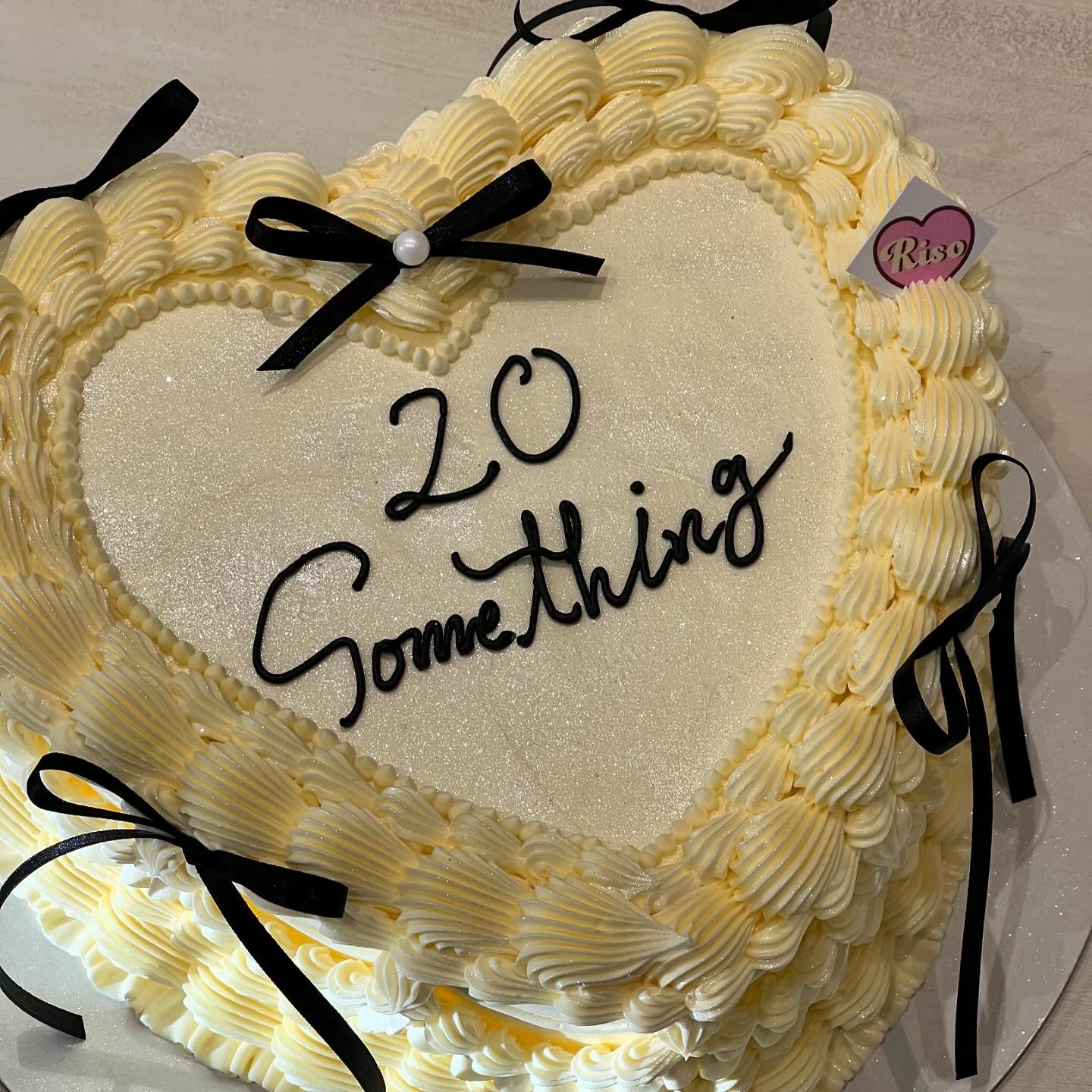 Champagne Love Vintage Cake (Round/Heart) - Image 4