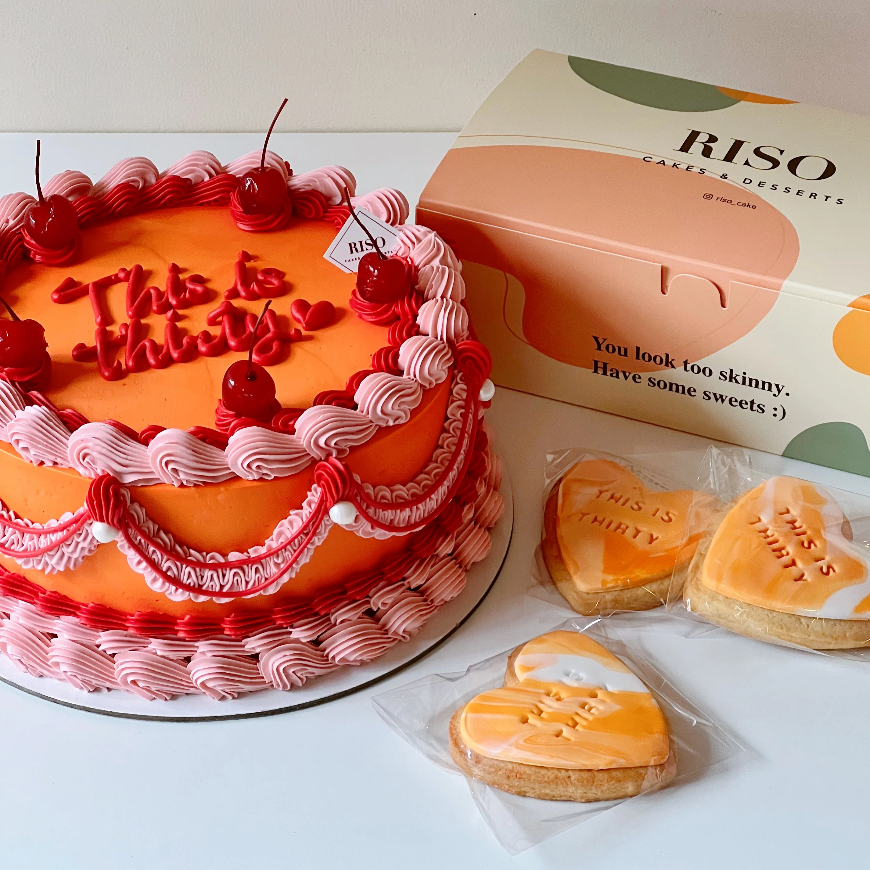 Classic Vintage Cake (Round/Heart) - Image 3