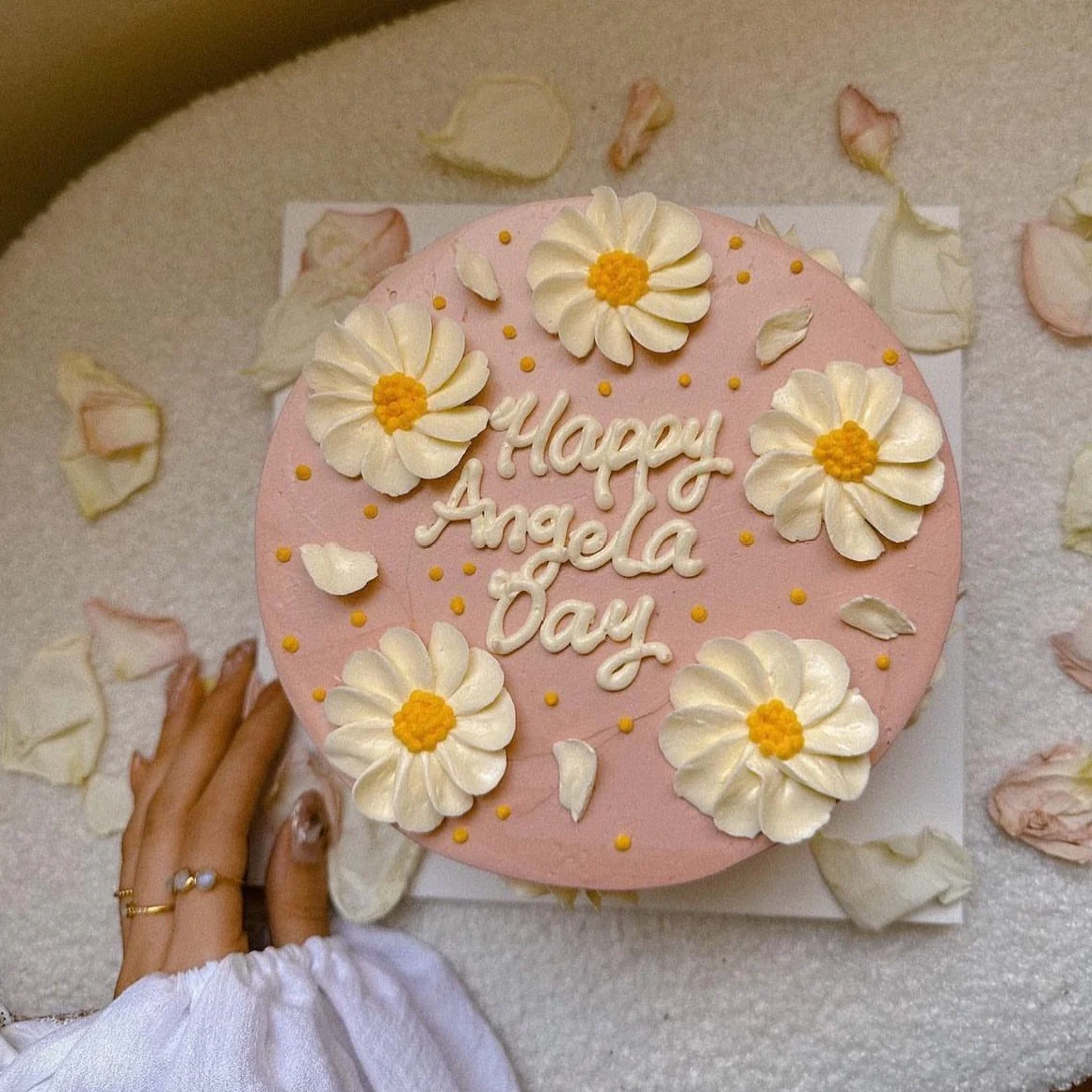 Daisy Delight Cake