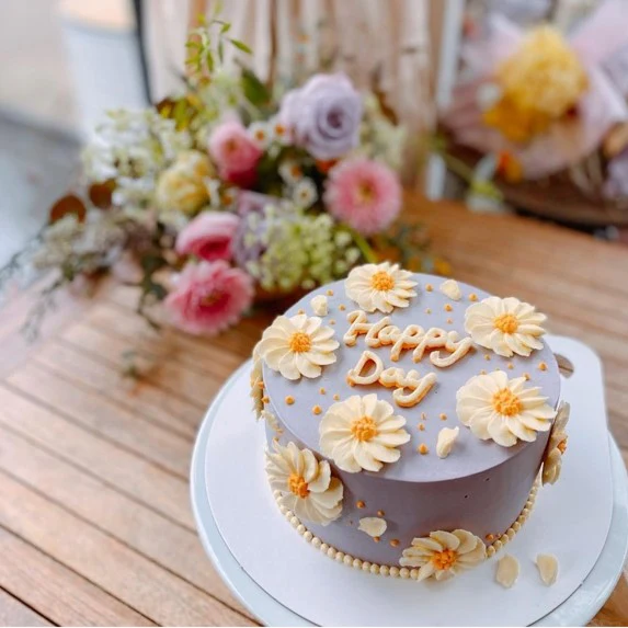 Daisy Delight Cake - Image 4