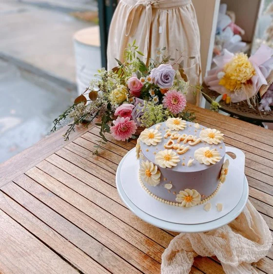 Daisy Delight Cake - Image 5