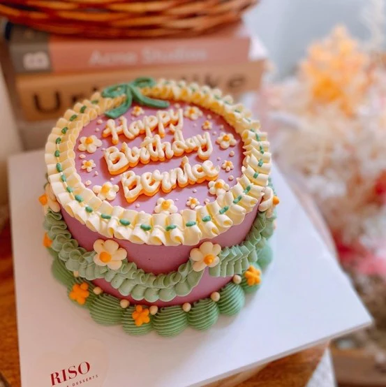 Vintage Illustration Cake - Image 4