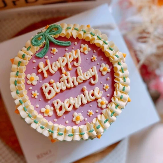 Vintage Illustration Cake - Image 5