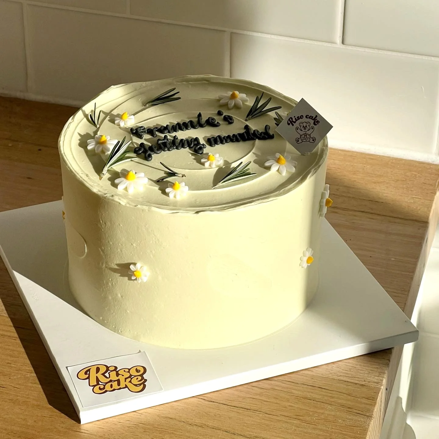 Cozy Flower Cake - Image 2