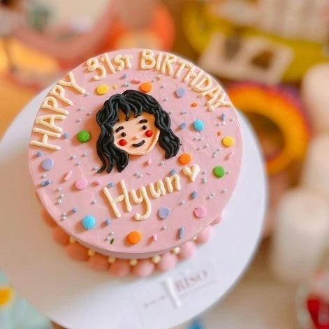 Face Illustration Cake (Round/Heart) - Image 3