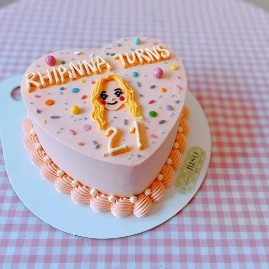 Face Illustration Cake (Round/Heart) - Image 4