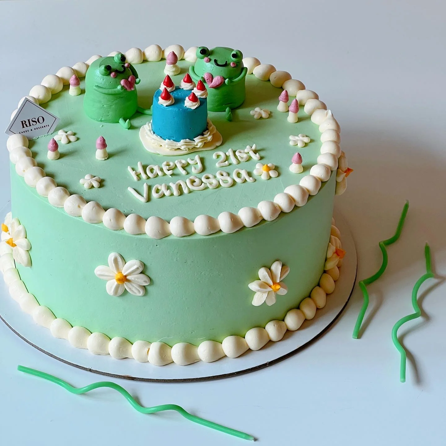 Frog Birthday Picnic Cake - Image 3