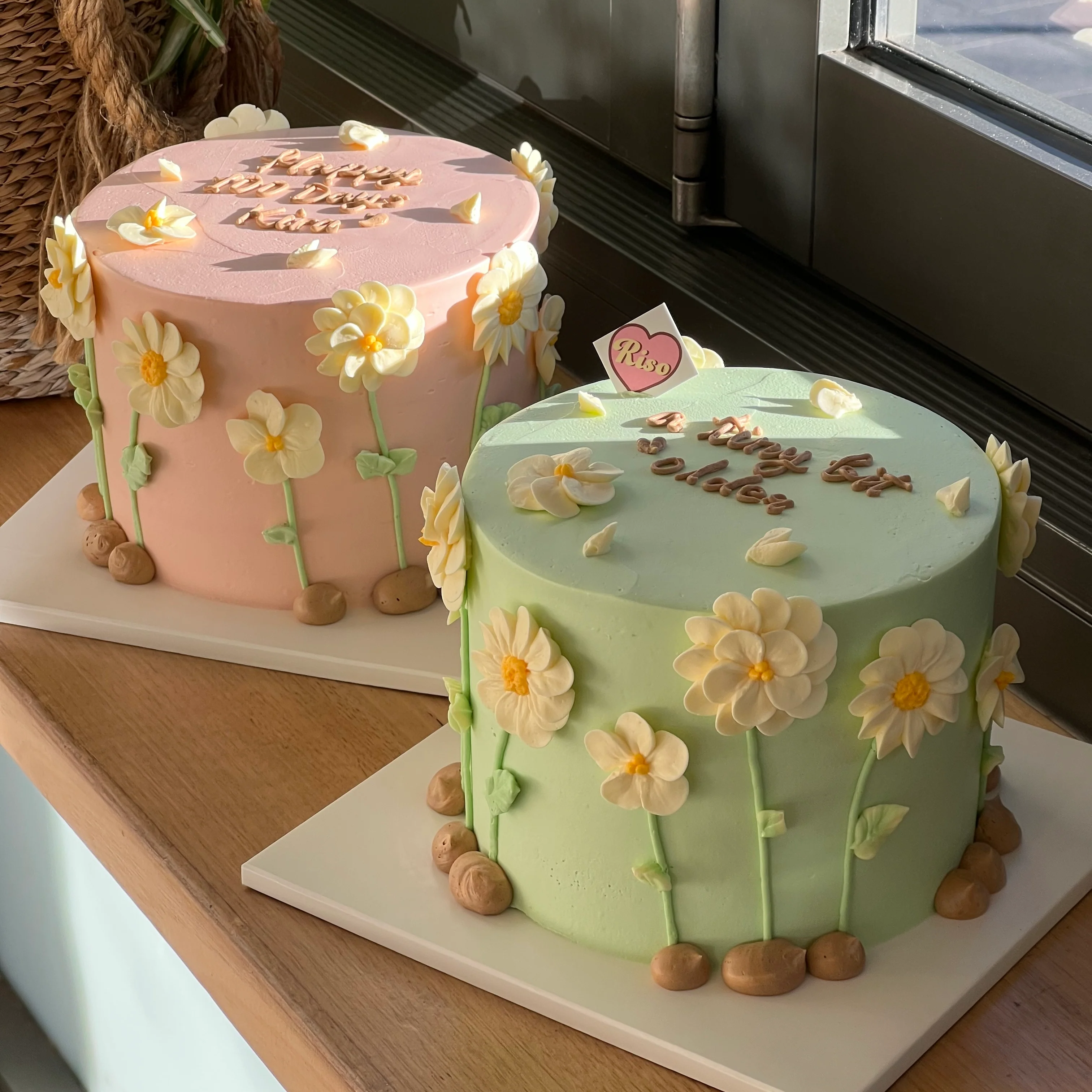 High Daisy Cake (Tall Design) (Round/Heart) - Image 2