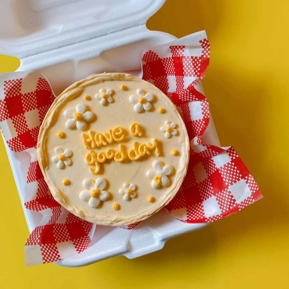 My Little Daisy Lunch Box Cake - Image 3
