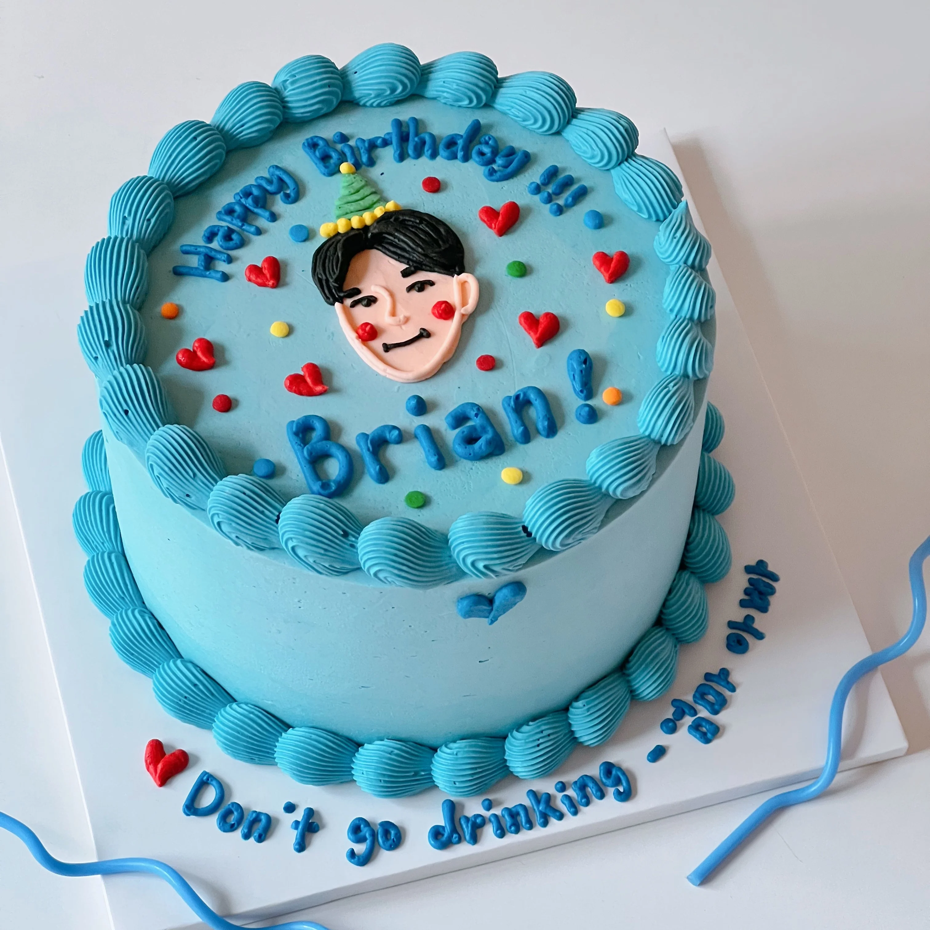 Shell Border Face Illustration Cake - Image 4