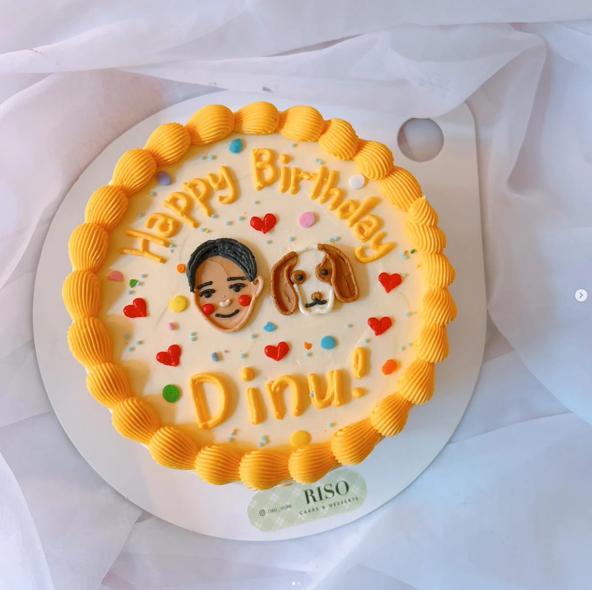 Shell Border Face Illustration Cake - Image 5