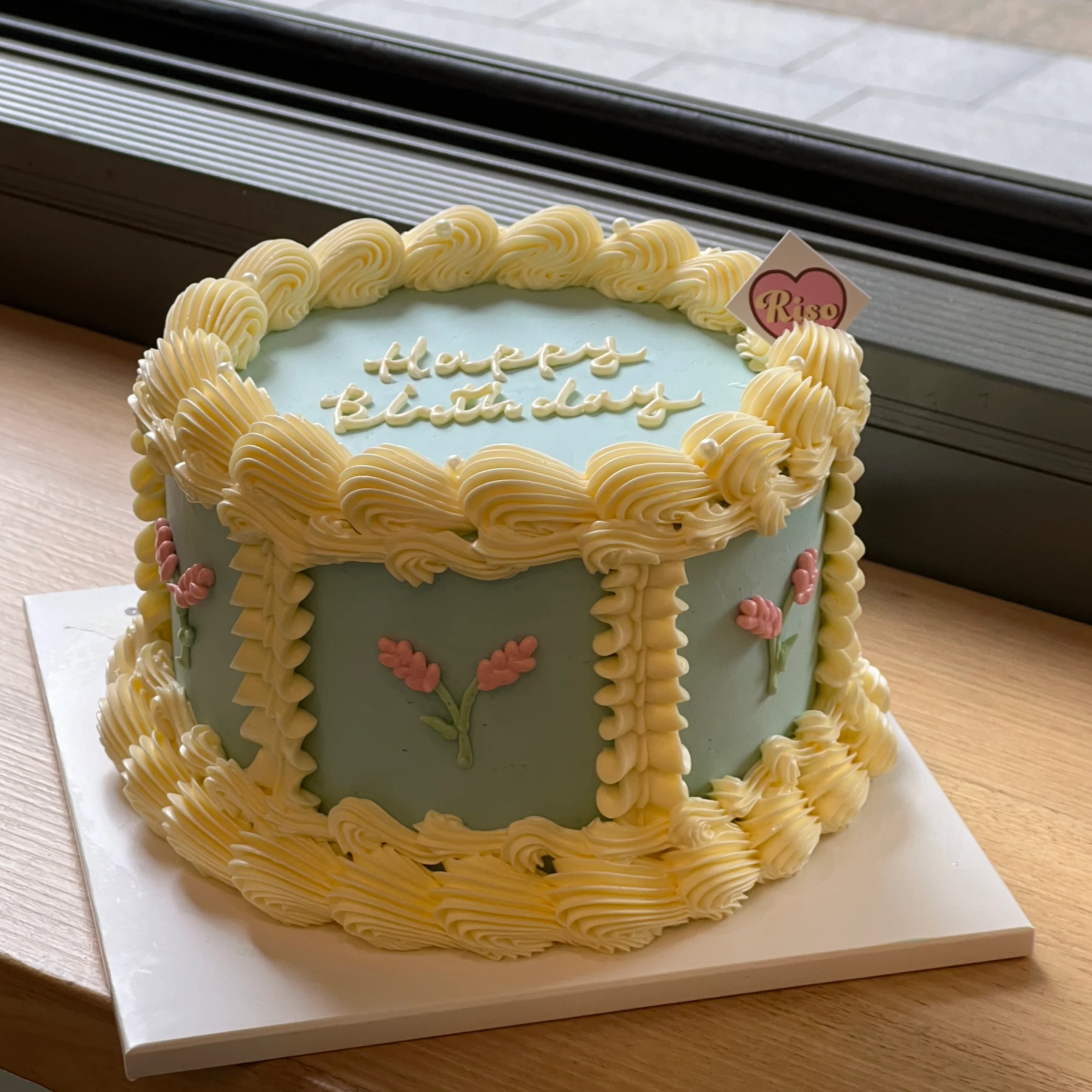 Royal Vintage Cake (Round/Heart) - Image 4