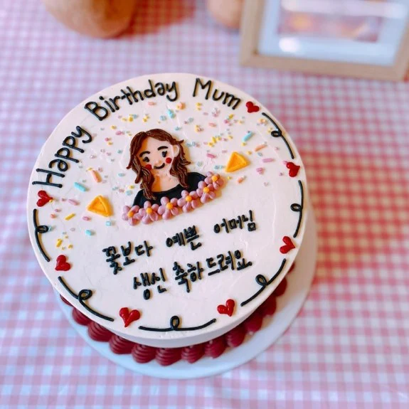 Simple Illustration Cake (Round/Heart) - Image 5