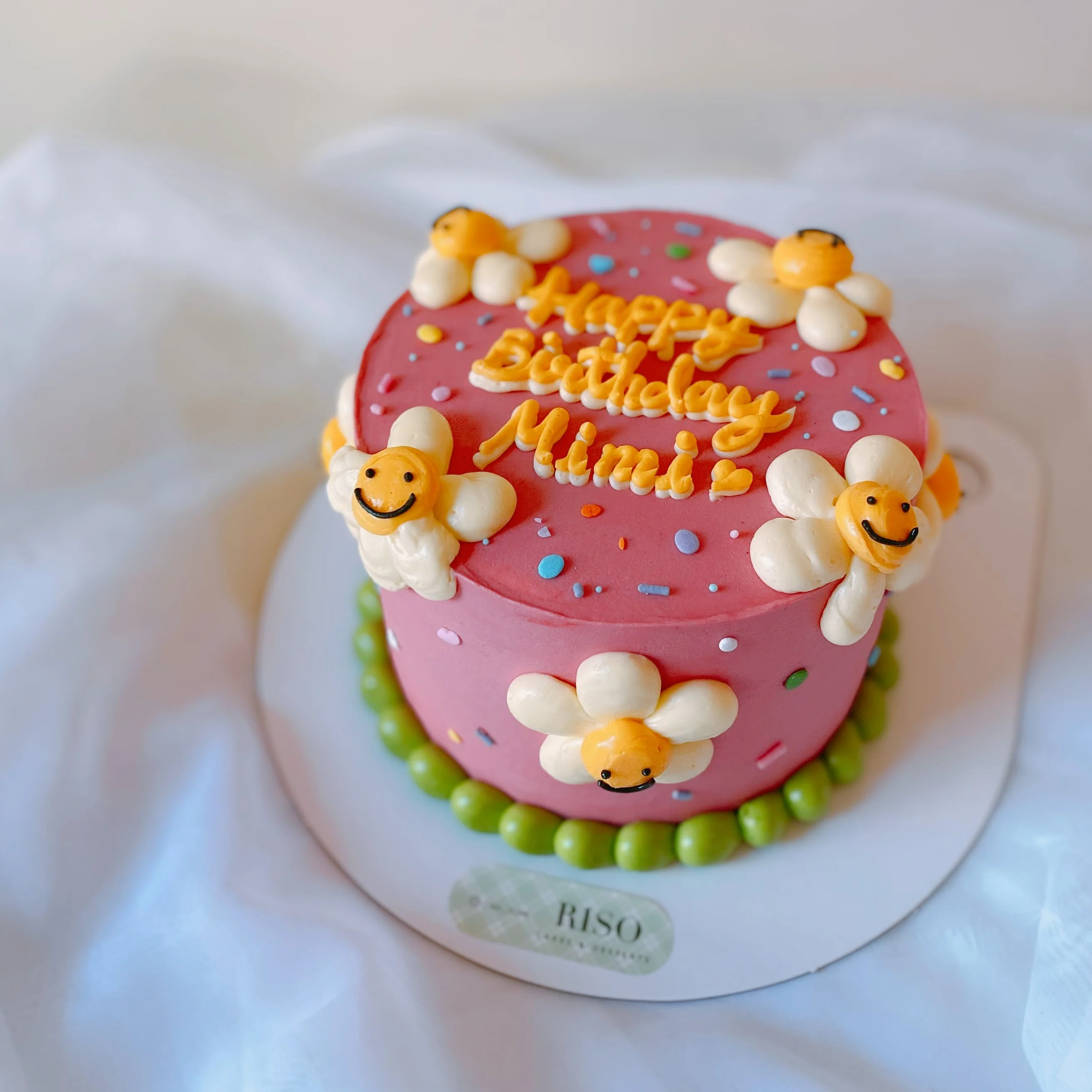 Smiley Daisy Cake - Image 6