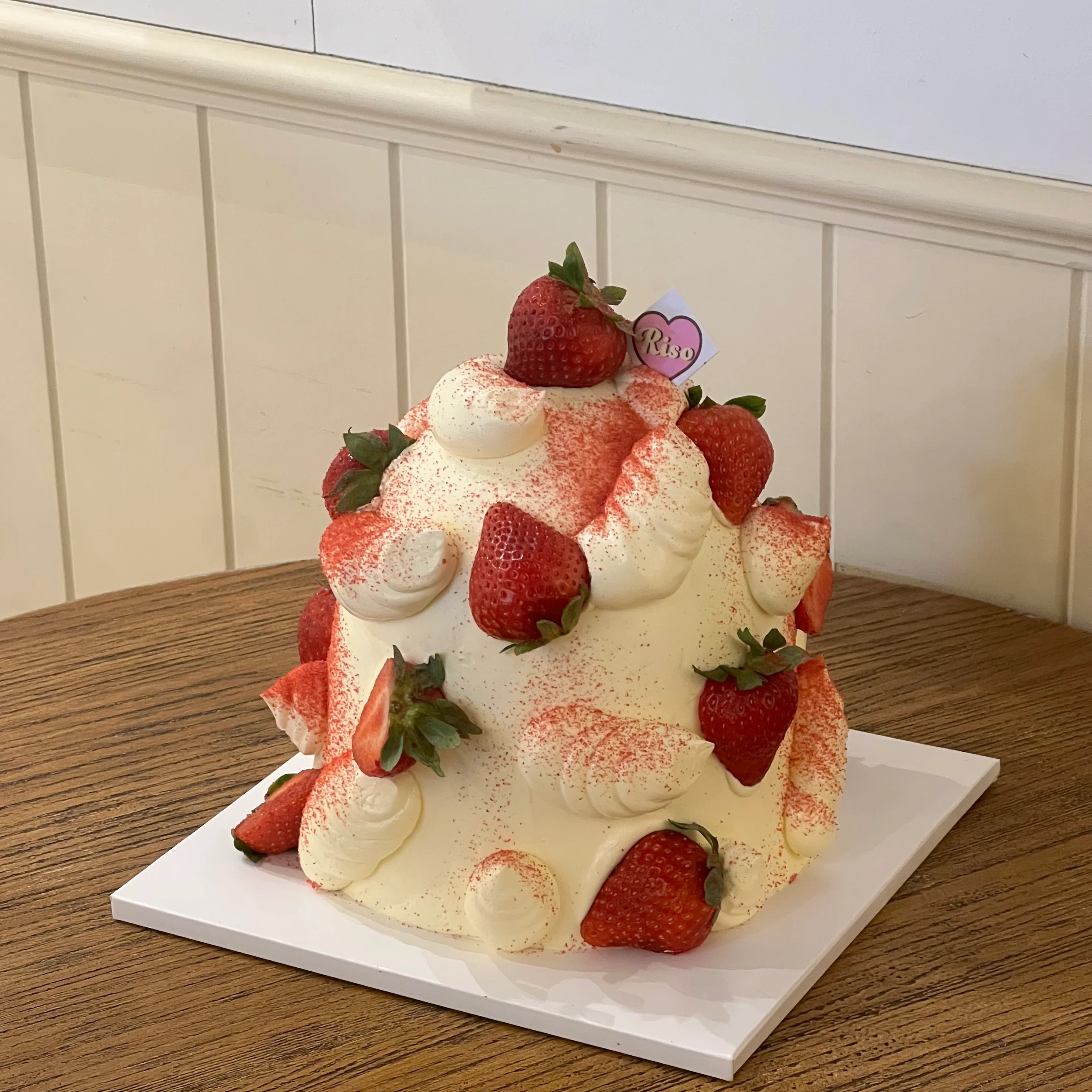 Strawberry Love Cake - Image 4