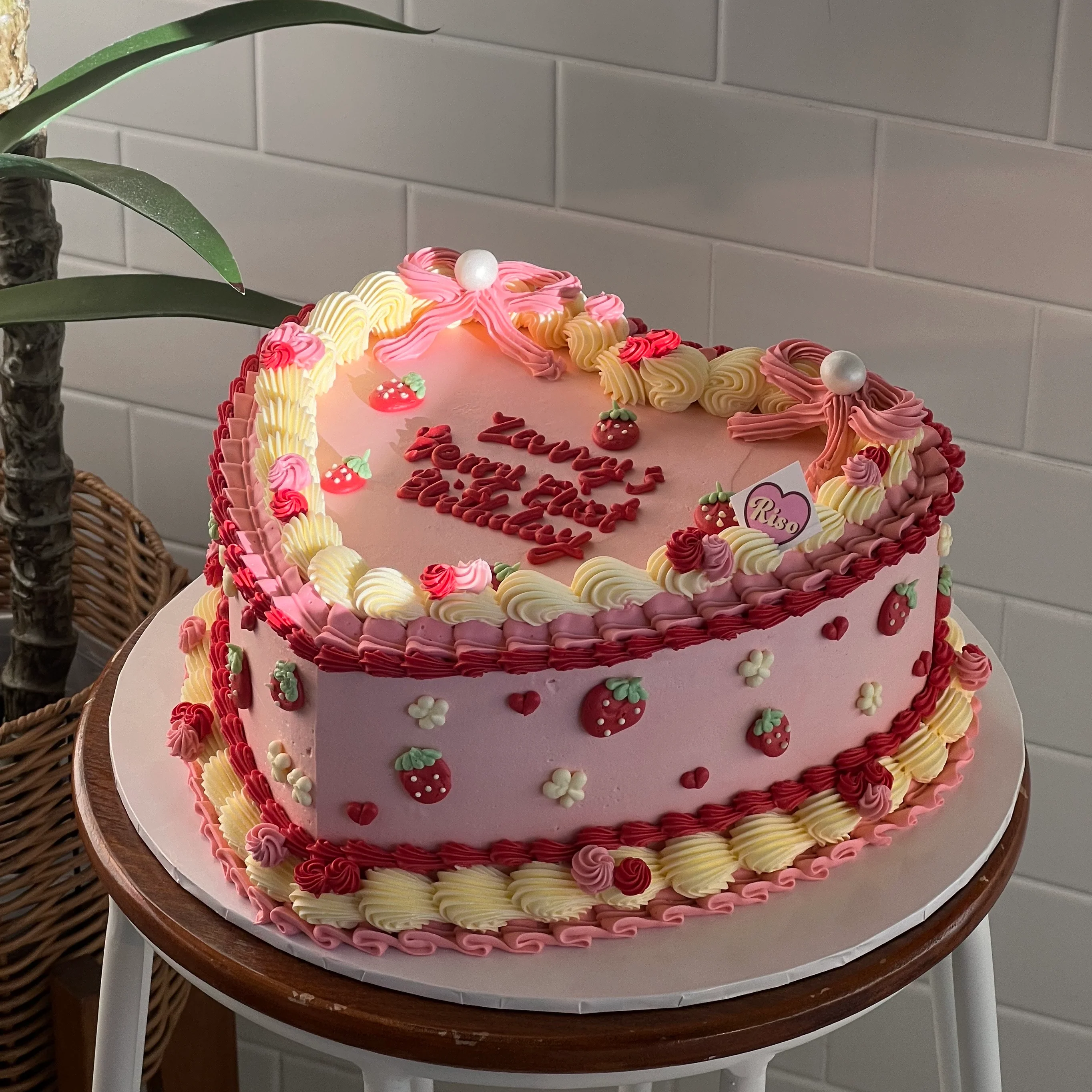 Strawberry Vintage Cake (Round/Heart) - Image 2