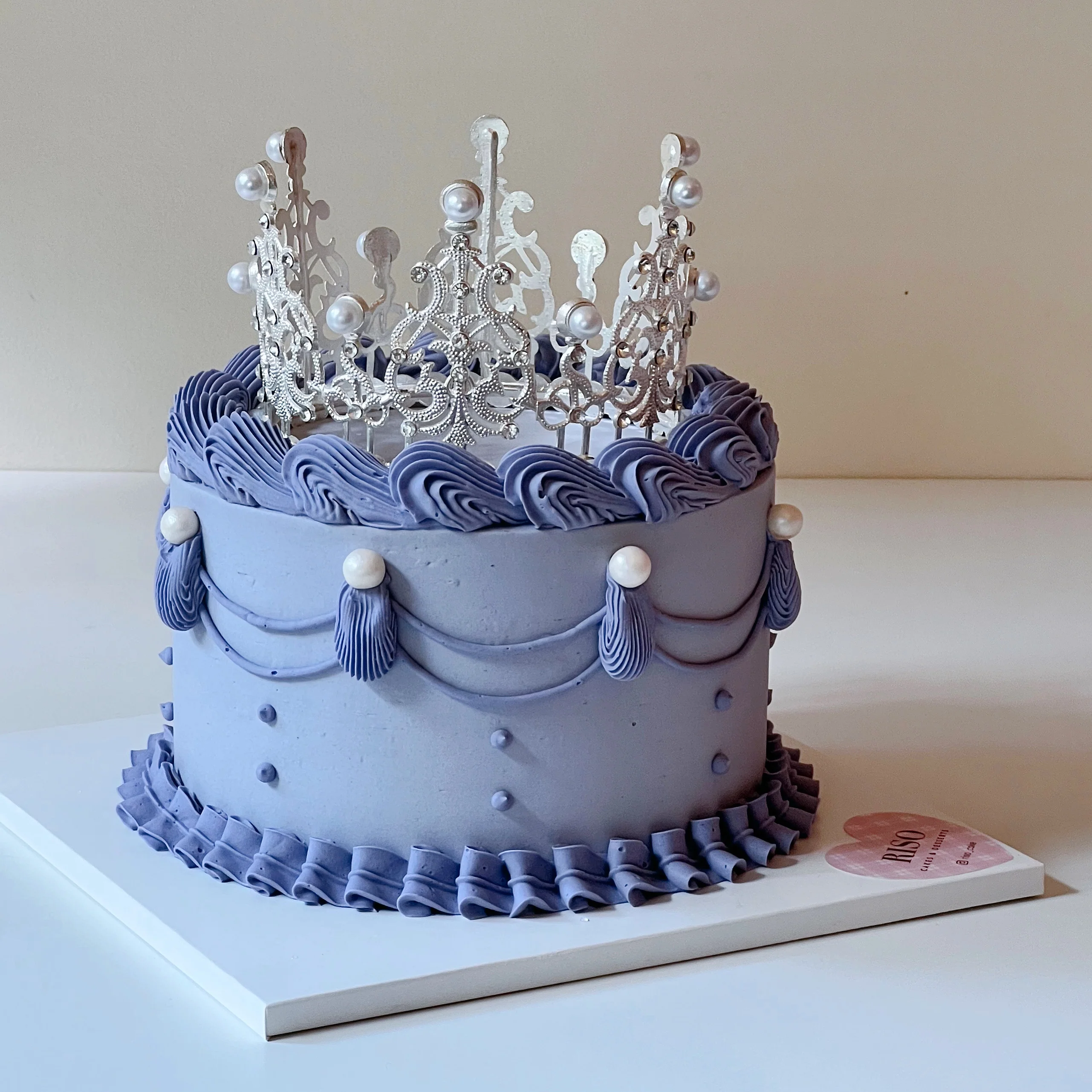 Vintage Tiara Cake - Image 3