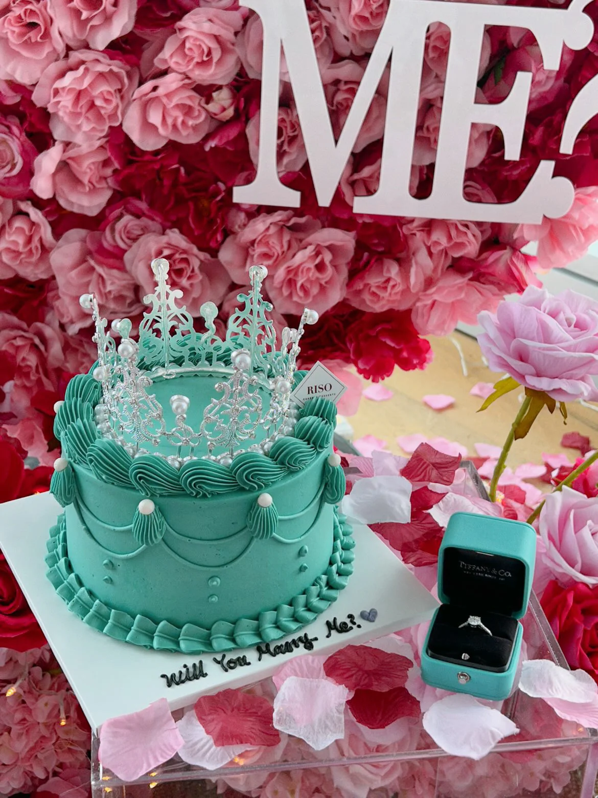 Vintage Tiara Cake - Image 8
