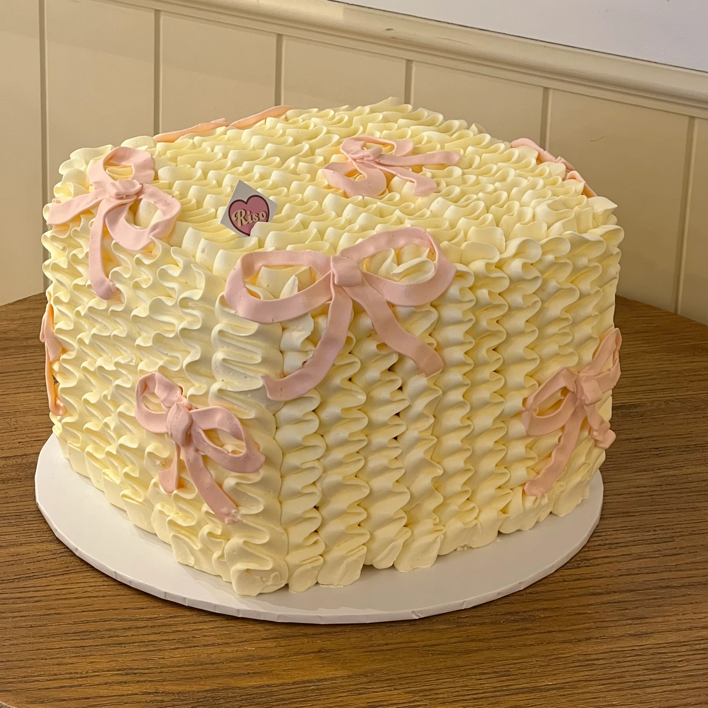 Wiggle Wiggle Ribbon Cake (Round/Heart) - Image 2