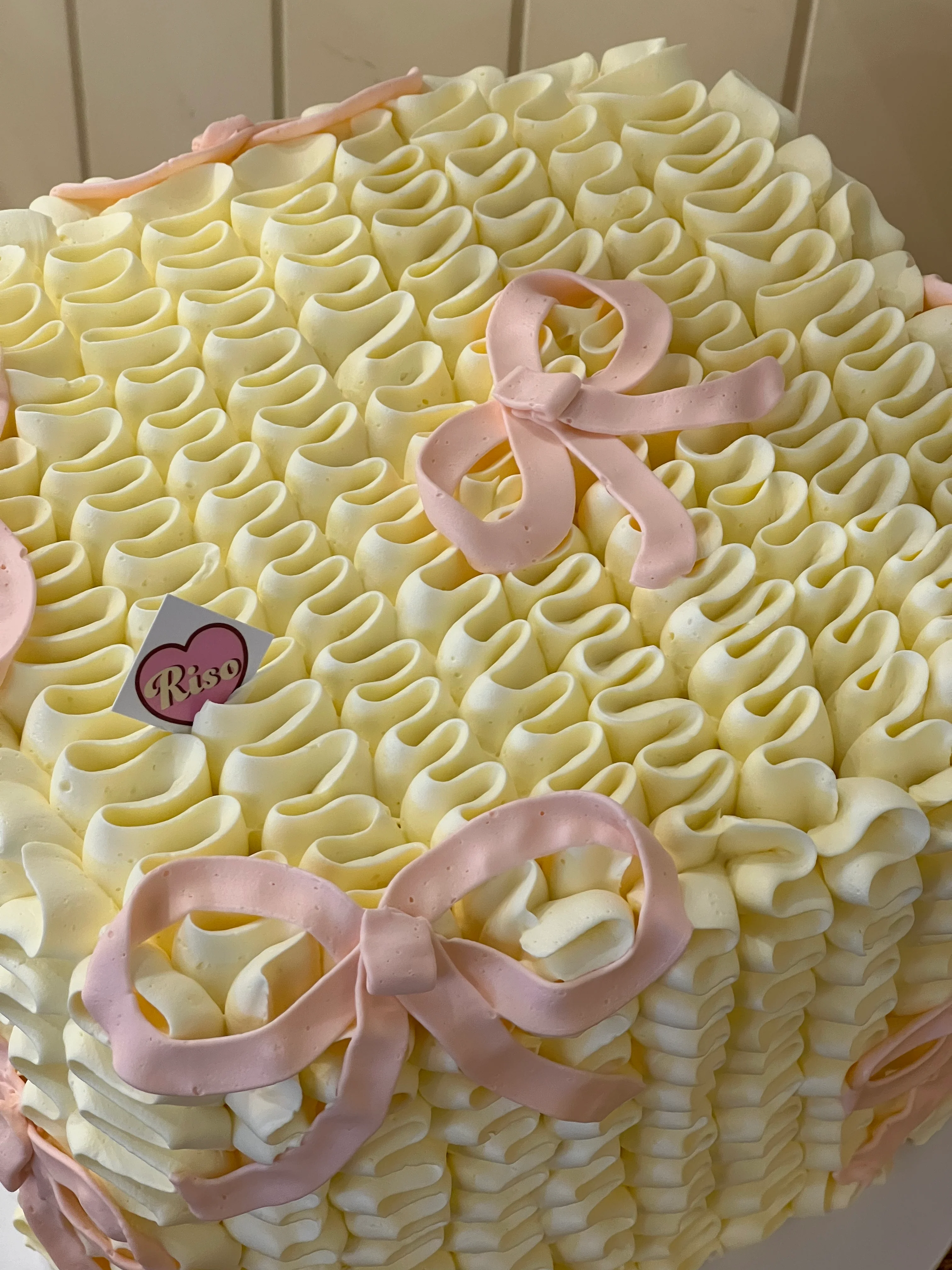 Wiggle Wiggle Ribbon Cake (Round/Heart) - Image 4